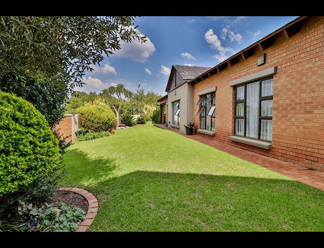 3 BEDROOM TOWNHOUSE FOR SALE IN RETIRE AT MIDSTREAM